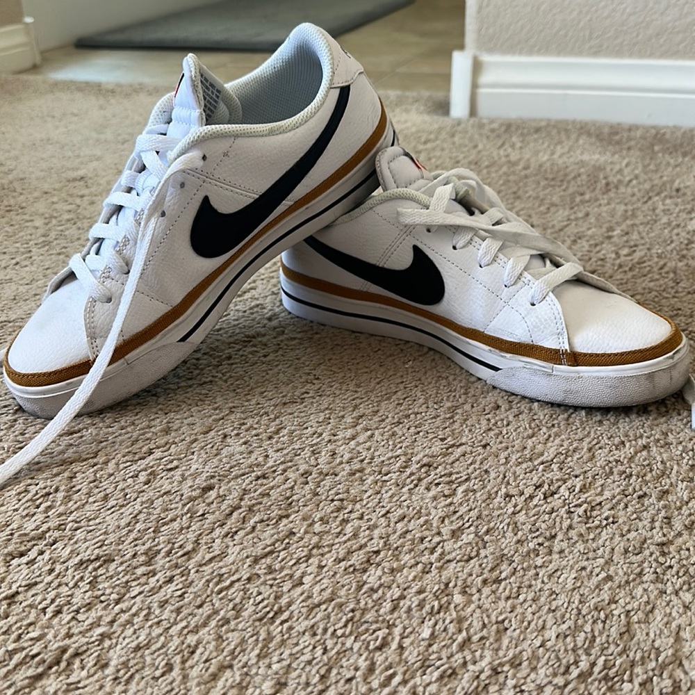 Nike Court Legacy